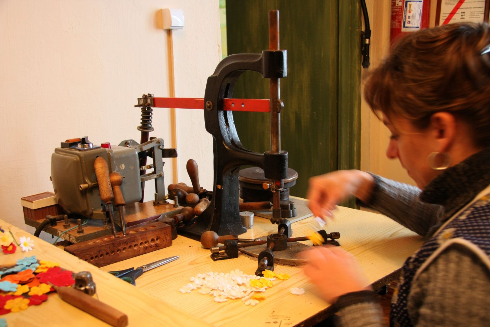 Jak powstaje lalka:zabytkowe manufaktury pracowni lalkarskiej
